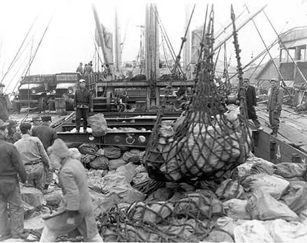 Loading of breakbulk cargo