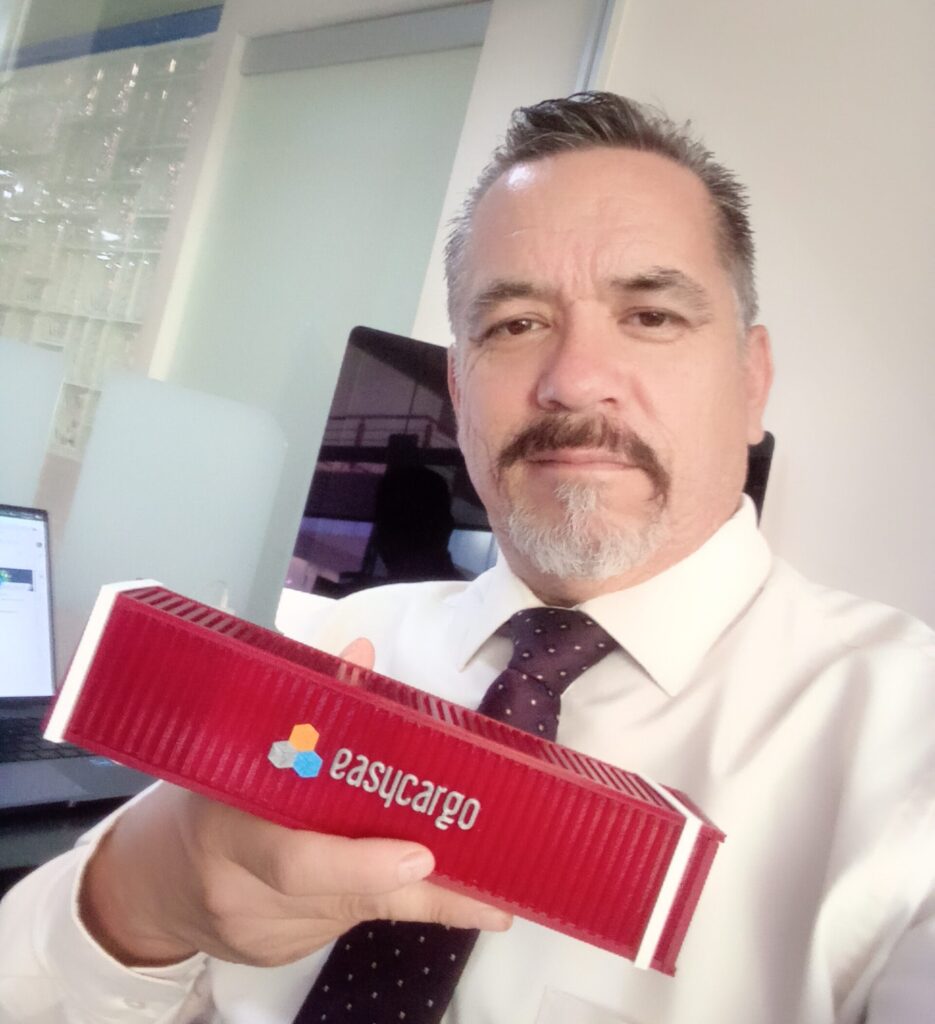 Professor Luis Cortés Domínguez from Universidad Politécnica de Aguascalientes holding the Container Challenge Puzzle used to demonstrate load planning challenges